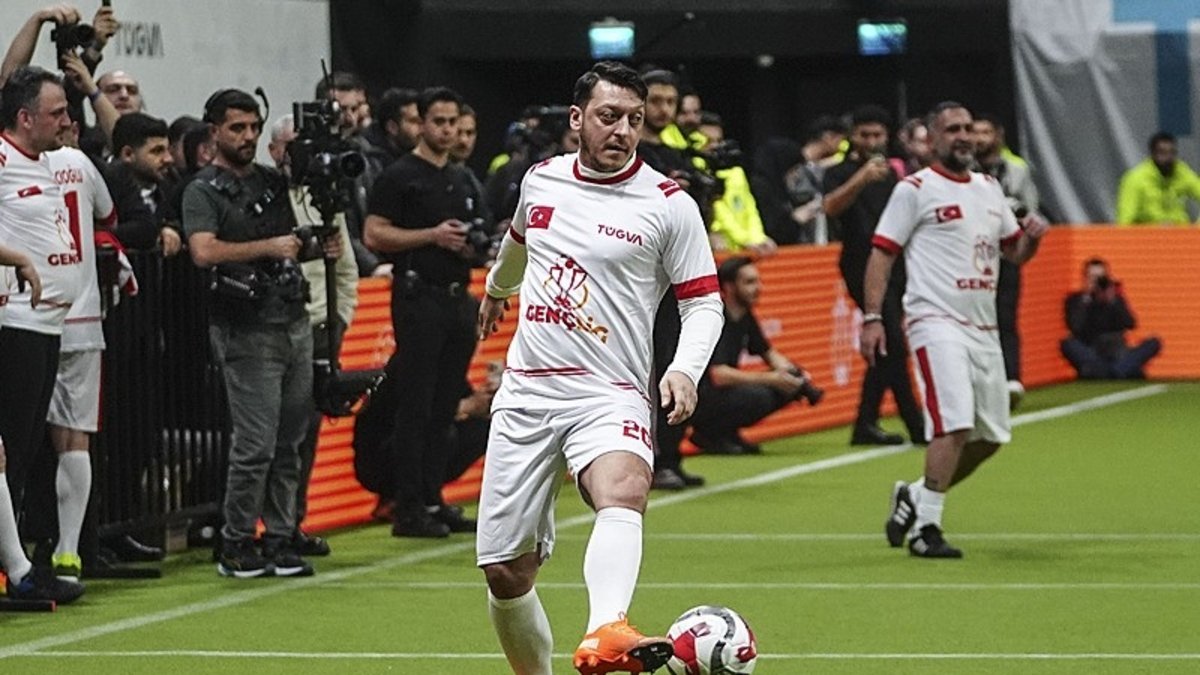 Mesut Özil'den Fenerbahçe'nin Yeni Transferine Harika Yorum!