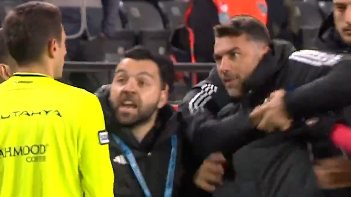 Burak Yılmaz, Gaziantep FK-Kocaelispor Mücadelesinde Hakeme Saldırdı