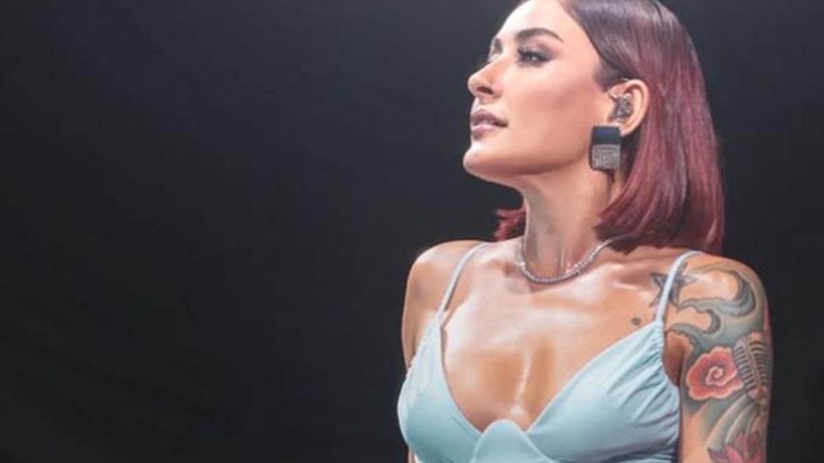 Melek Mosso Sahnede Rahatsızlandı! Konser Durduruldu - Magazin Gündemi