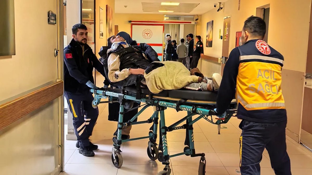 Motosiklet Çukura Düşerek Devrildi: İki Yaralıdan Biri Ağır