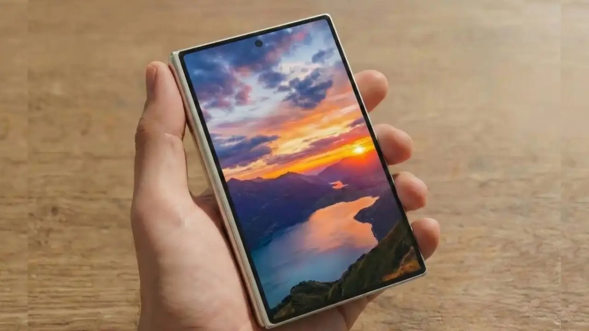 Samsung'un Yeni Geniş Katlanabilir Telefonu Ortaya Çıktı
