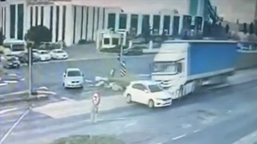 Tekirdağ'da Tır Ve Otomobilin Çarpıştığı Kaza Görüntüleri