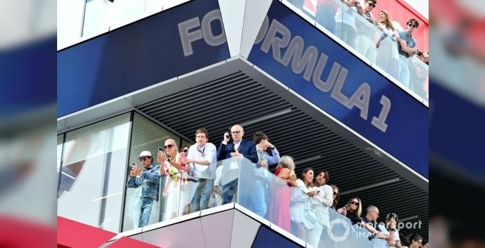 Formula 1'in CEO'su, Apple ile Yapılan Tartışmalı Anlaşmayı Destekledi