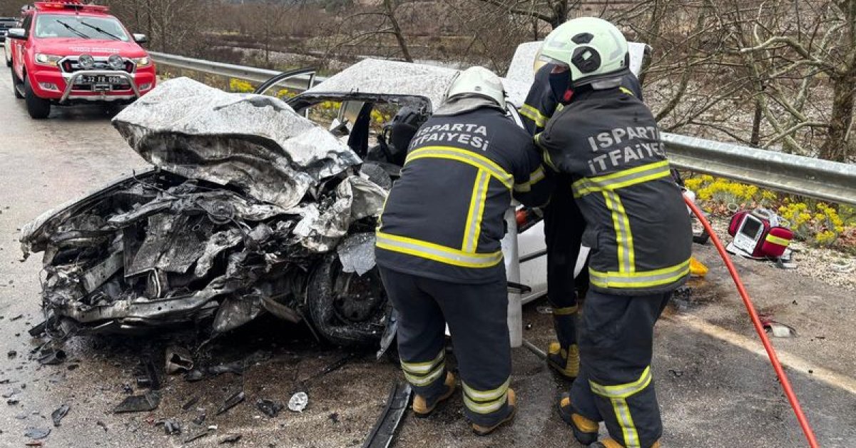 Isparta-Antalya Yolu Üzerinde Korkunç Kaza: 2 Can Gitti, 4 Yaralı