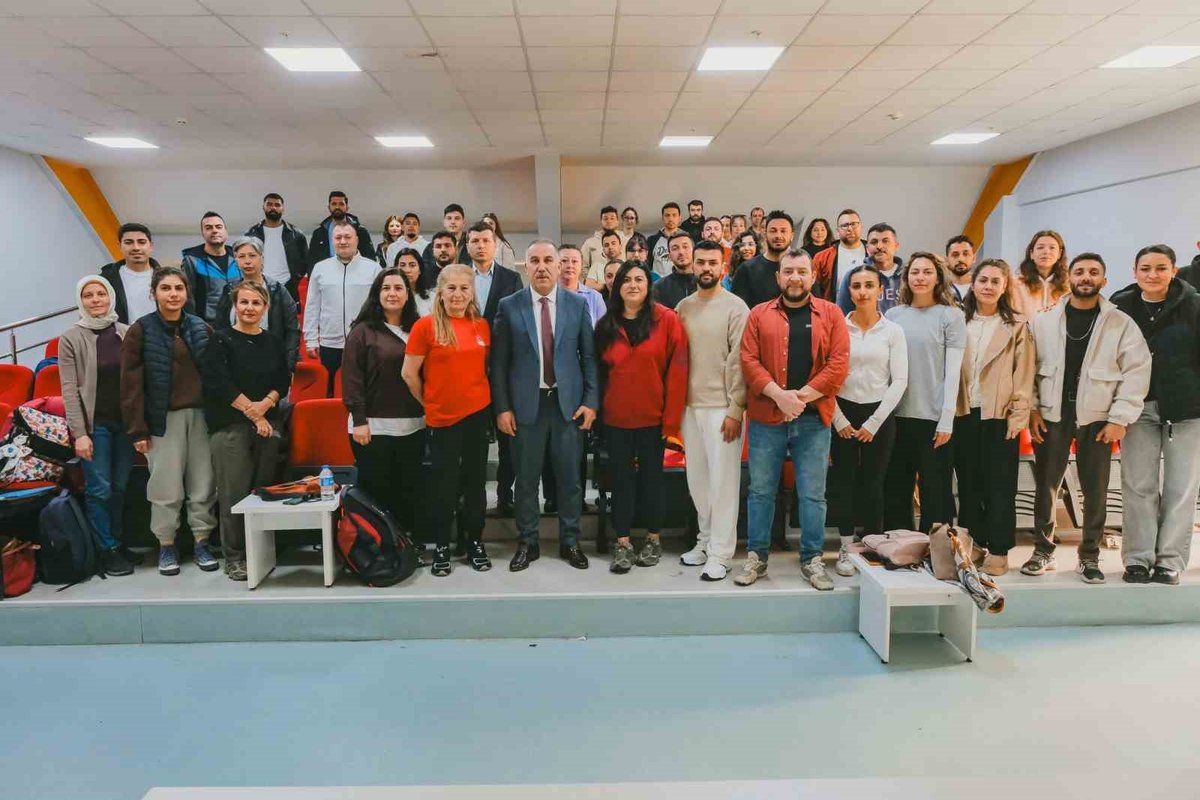 Aydın'da Yüzme Eğitmenliği Programı Resmen Başladı