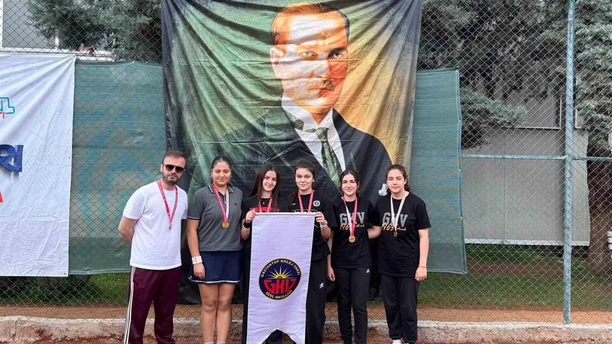 Gaziantep Kolej Vakfı, Adana'daki Tenis Turnuvasında Zafer Kazandı