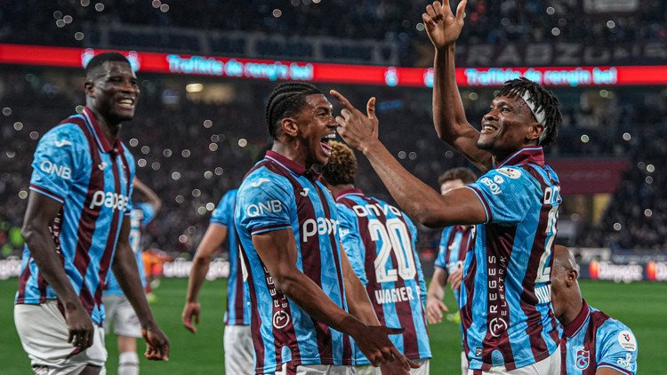 Trabzonspor İle Galatasaray Arasındaki Süper Lig Karşılaşması