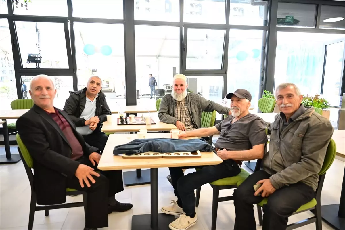 Başakşehir'de Yeni Yaşam Merkezleri Hizmete Girdi