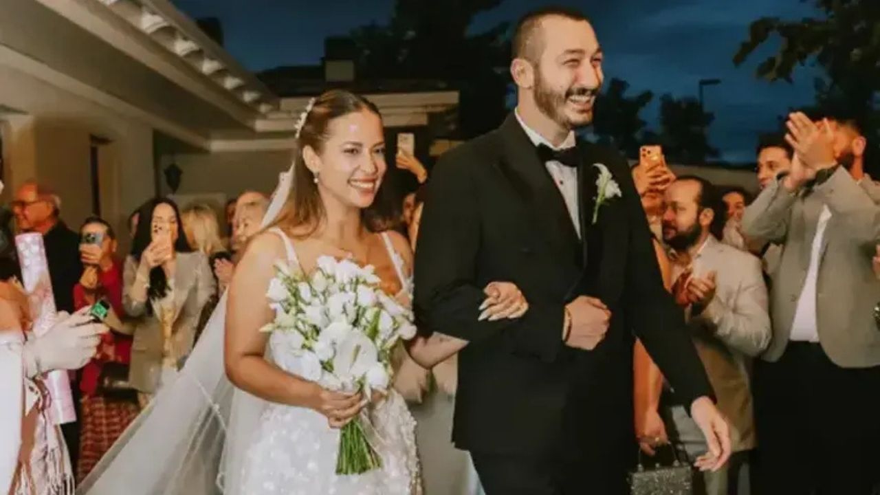 Nilüfer Kızı Ayşe Nazlı Ve Damadıyla Mutluluk Pozu Verdi