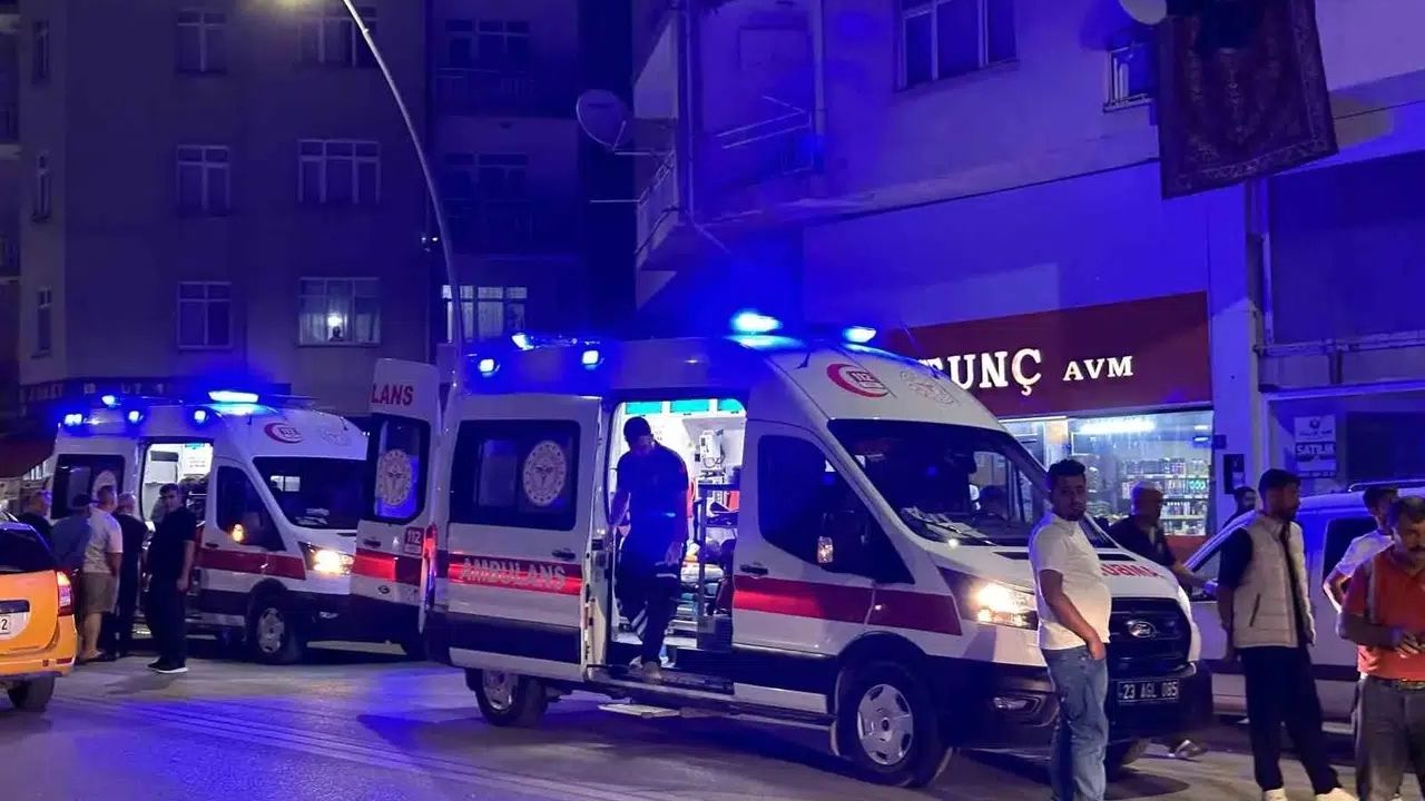 Elazığ’da Üç Aracın Karıştığı Zincirleme Kazada 2 Kişi Yaralandı