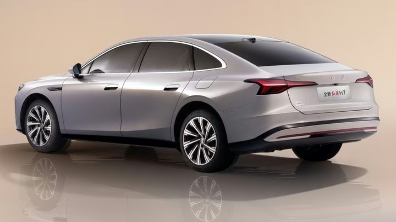 Çinli Hibrit Sedan 2.916 Kilometre Menzille Rekor Kırdı