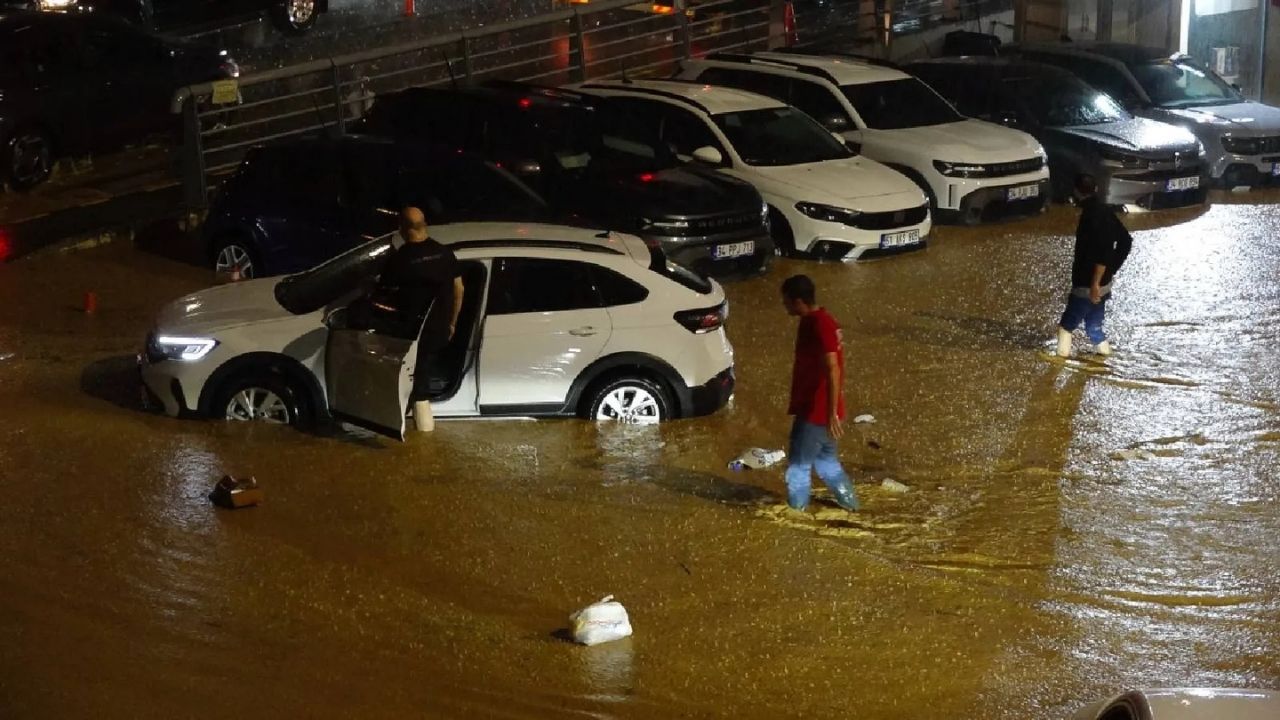 Trabzon’da Sağanak Ulaşımı Vurdu, Yeni Yağış İçin Alarm Verildi