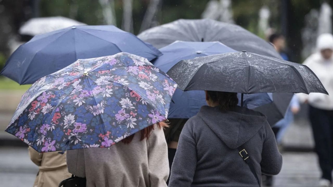 İstanbul İçin Kuvvetli Sağanak Ve Fırtına Uyarısı: Sıcaklık Düşüyor