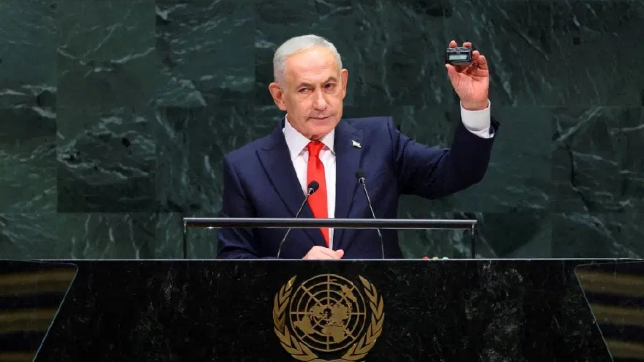 Netanyahu BM Kürsüsünde Çağrı Cihazını Göstererek Mesaj Verdi