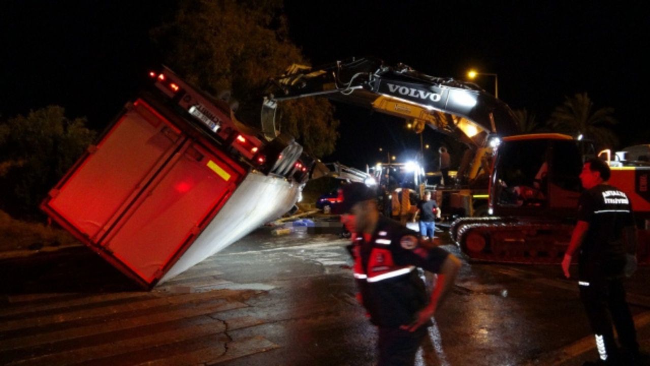 Manavgat’ta Feci Kaza: Devrilen Tır 2 Can Aldı, 1 Yaralı Var