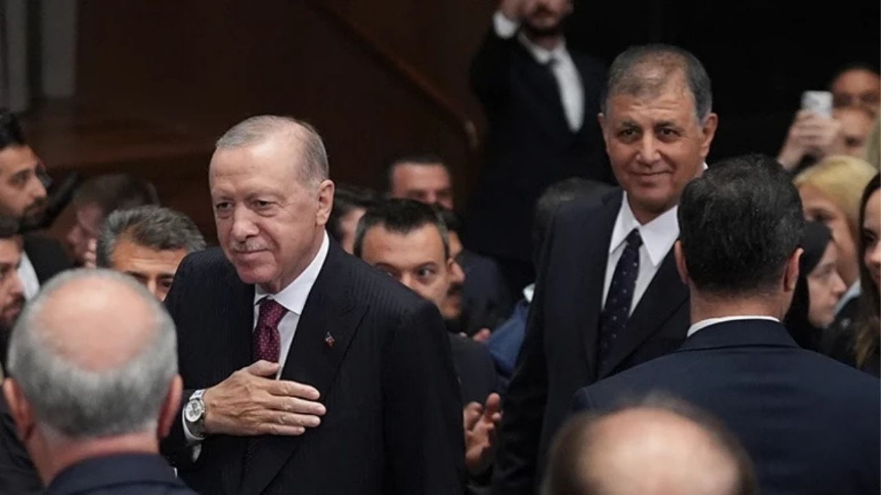 Cemil Tugay AK Parti’ye Katıldı! İzmir İçin Yeni Dönem Mesajı Verdi