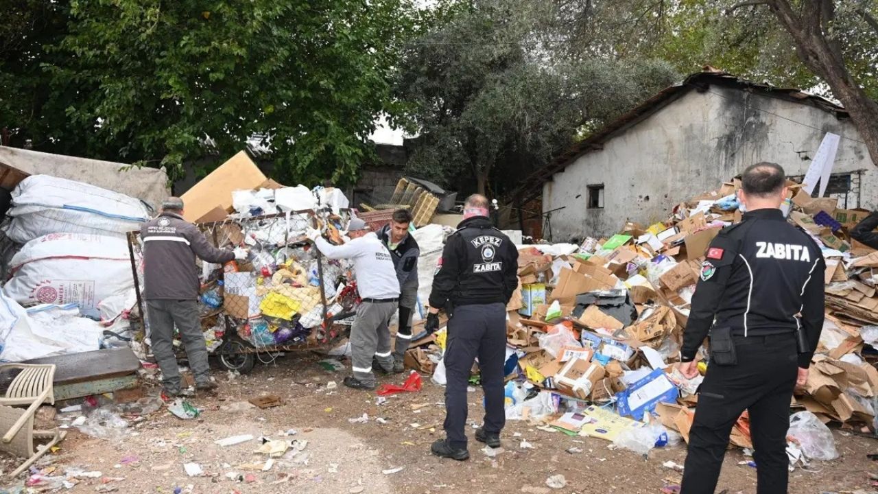 Kepez'de Çöp Ev Operasyonu: 8 Kamyon Atık Temizlendi