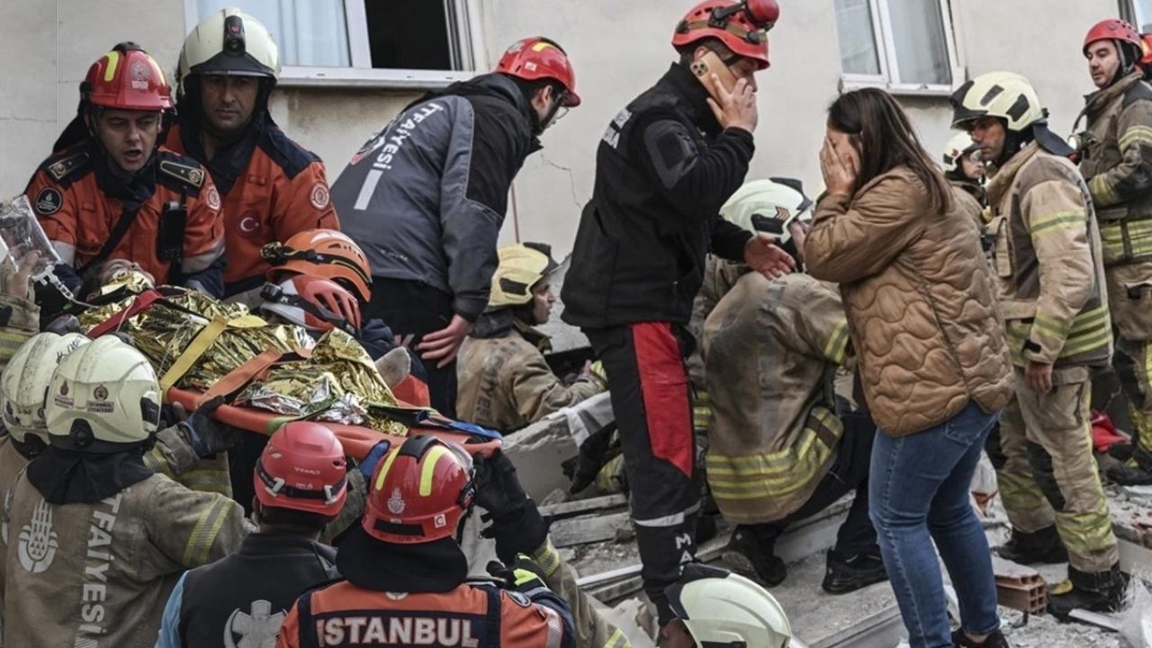 Maltepe’de Bina Çöktü 2 Kişi Hayatını Kaybetti, 2 Kişi Aranıyor