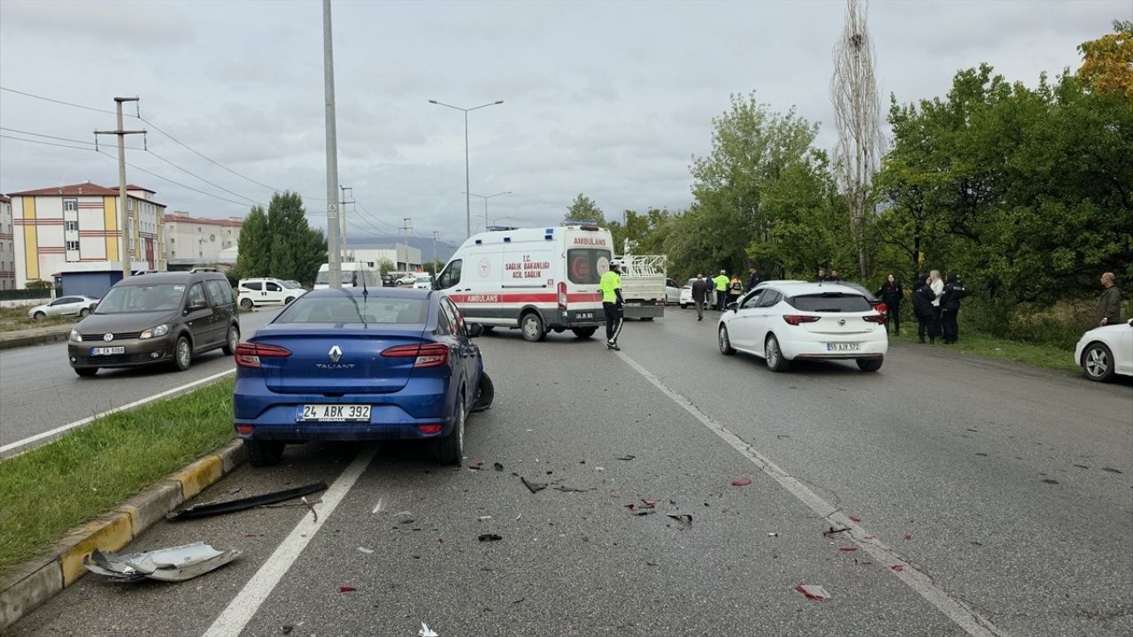 Erzincan-Sivas Yolunda Zincirleme Kaza: 1 Kişi Yaralandı