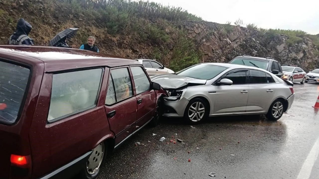 Antalya-Konya Yolunda Zincirleme Kaza: 3 Kişi Yaralandı
