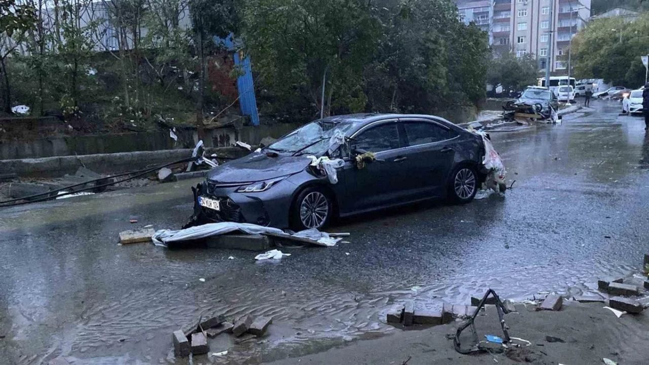 İstanbul Ayazağa’da Sel Felaketi: Hasarın Boyutu Gün Ağarınca Ortaya Çıktı