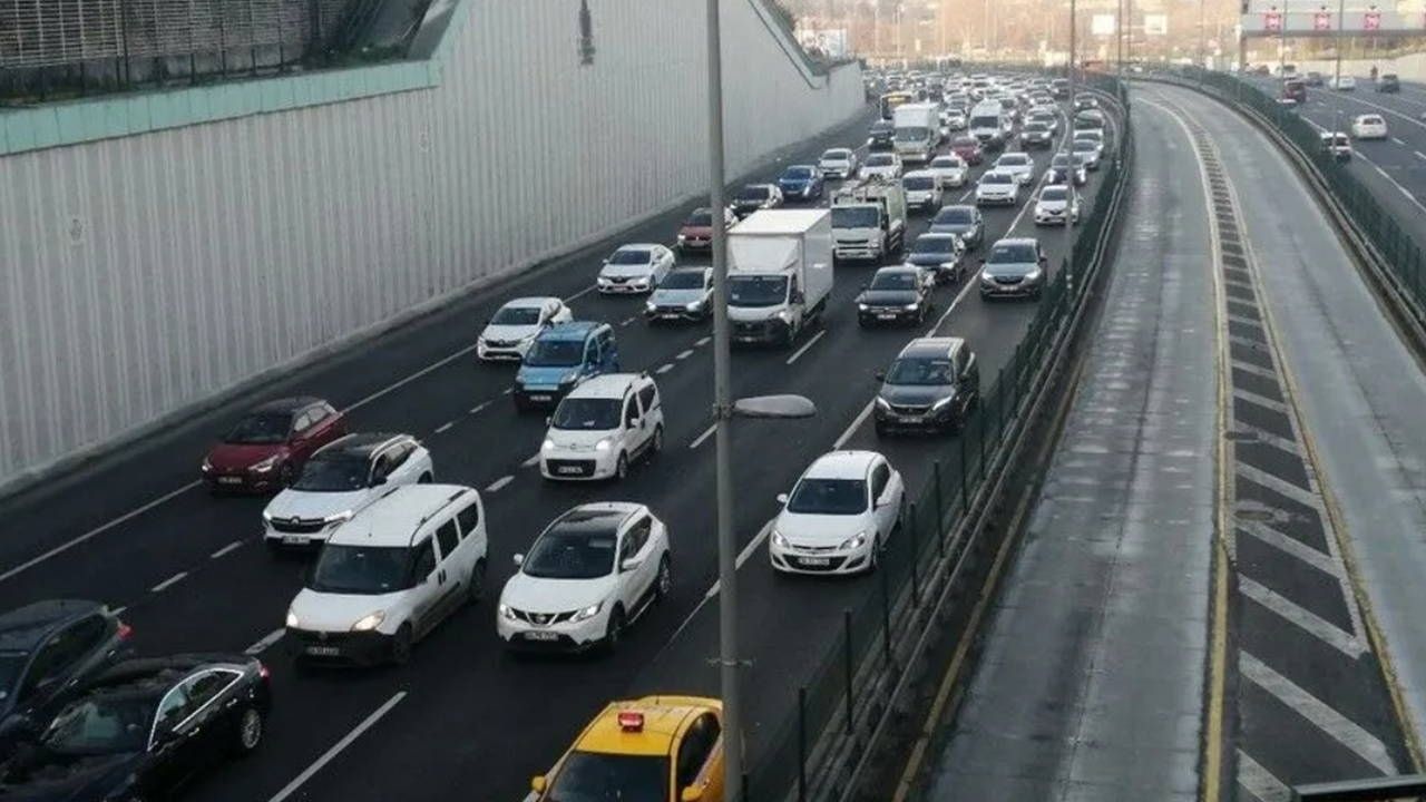 Büyükçekmece’de D-100 kara yolu gece saatlerinde kapatılacak