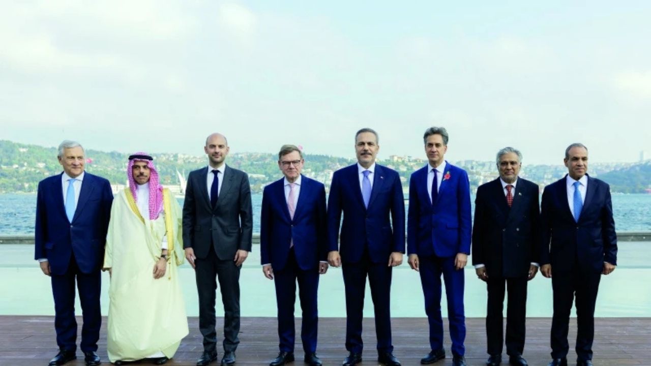 Türkiye’den Barış Diplomasisi Hamlesi: 8 Ülke İstanbul’da Buluştu