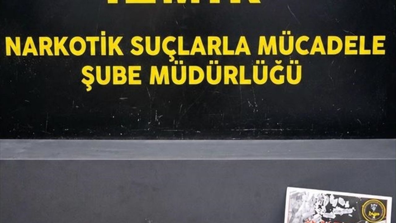 İzmir Havalimanında Midesinde 322 Gram Uyuşturucu Taşıyan Şüpheli Tutuklandı