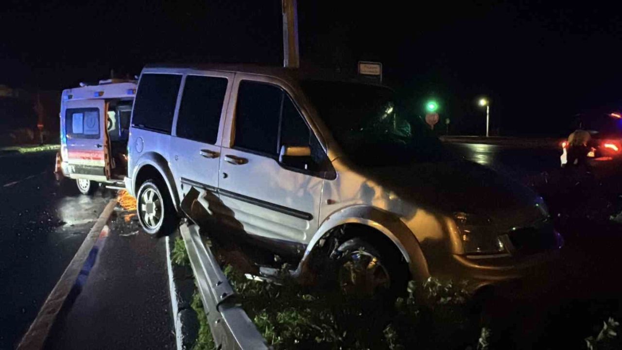 Rize’de Ambulans İle Hafif Ticari Araç Çarpıştı: 5 Yaralı