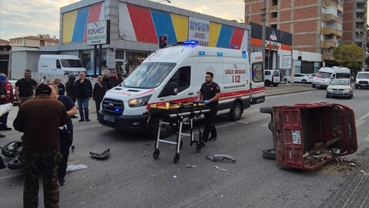 Karaçay Mahallesi’nde Motosikletler Çarpıştı: Kaza Kamerada