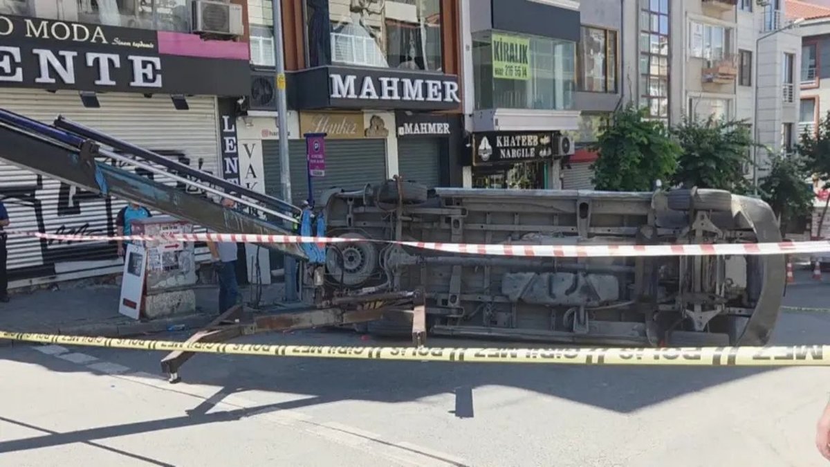 Fatih’te İETT Otobüsü Ambulansla Çarpıştı Kazada 5 Kişi Yaralandı