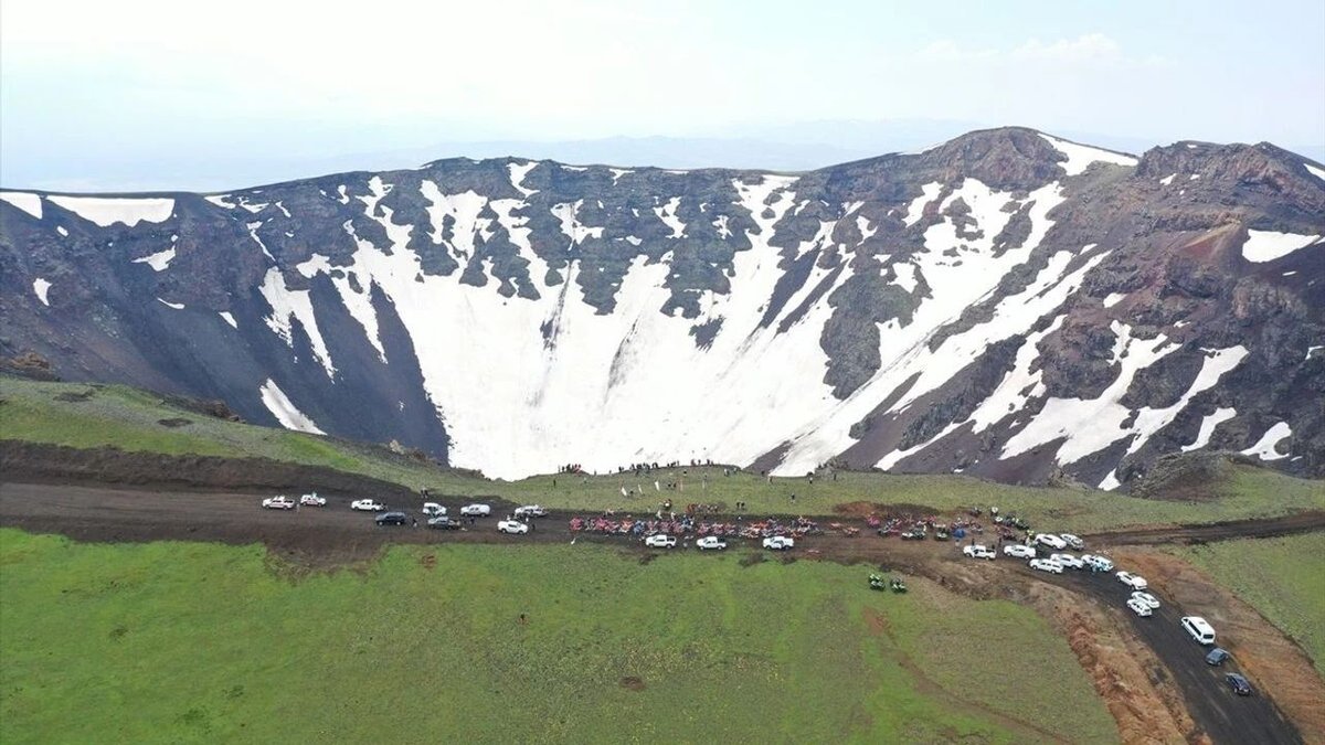 Tendürek Krateri Doğaseverlerin Yeni Rotası Olmaya Hazırlanıyor