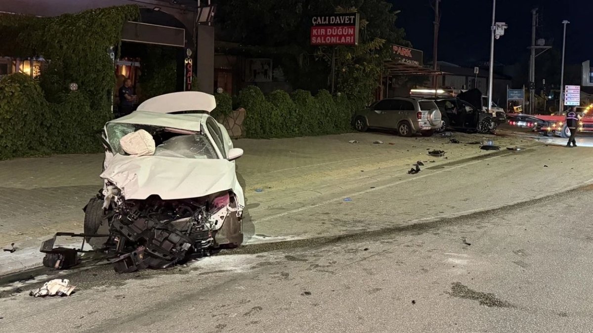 Bursa'da Feci Kaza: 2 Ölü, 2 Yaralı