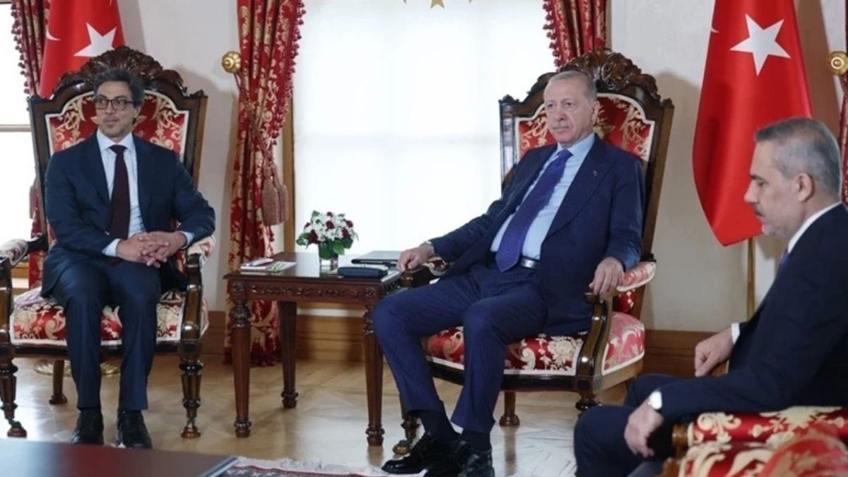 Cumhurbaşkanı Erdoğan, BAE Devlet Başkan Yardımcısı Şeyh Mansur’u Dolmabahçe’de Kabul Etti