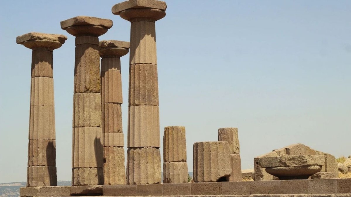 Ege’nin Tarihe Açılan Kapısı Assos Antik Kenti Binlerce Yıllık Mirası Koruyor