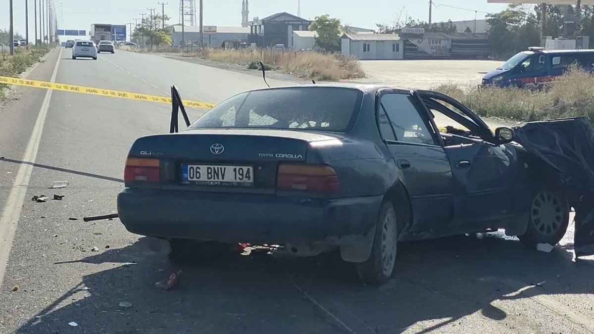 Aksaray’da Feci Kaza: Otomobil Direğe Çarptı, 2 Kişi Hayatını Kaybetti