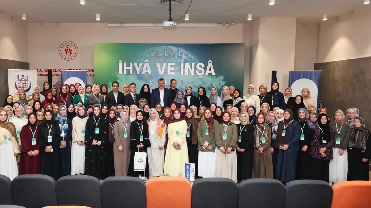 Bakan Mustafa Çiftçi Genç Hafızlarla Bir Araya Geldi