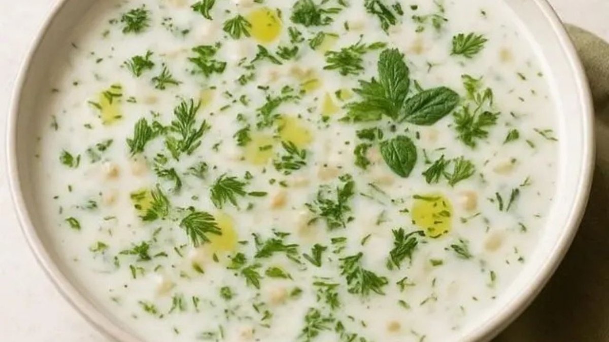 Yaz aylarının serinleten lezzeti: Ayran Aşı Çorbası tarifi ve püf noktaları