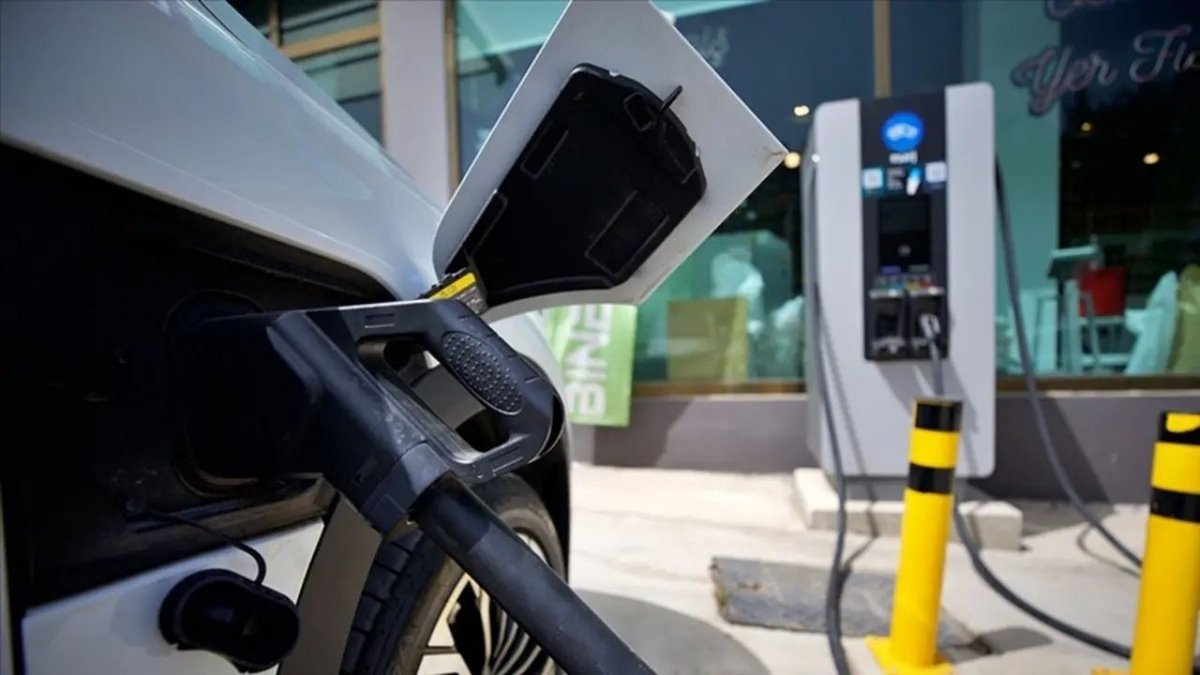 Bayram Öncesi Elektrikli Araç Alarmı! Otoyollarda Şarj Krizi İçin Acil Önlem