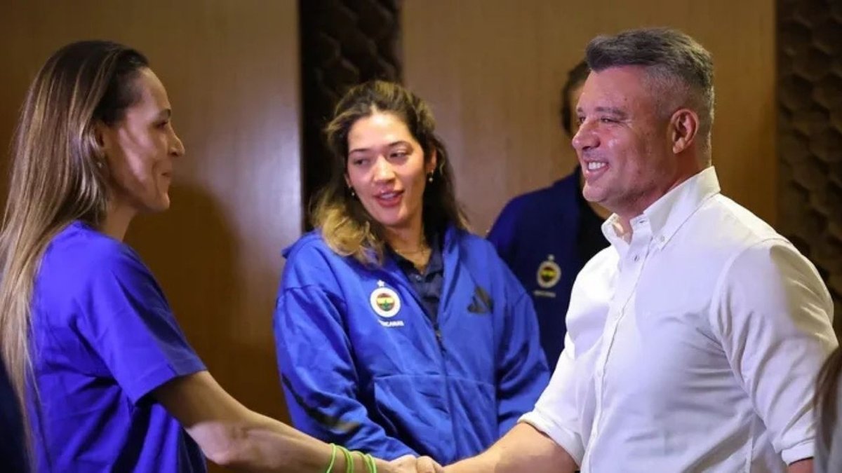 Sadettin Saran, Fenerbahçe Kadın Voleybol Ekibine Destek Ziyareti Gerçekleştirdi