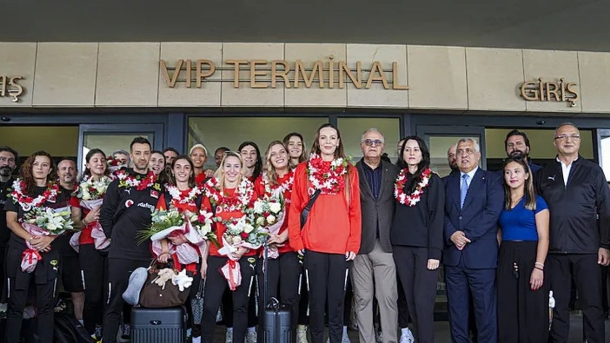 Filenin Sultanları Vatanlarına Geri Döndü: Gümüş Madalya Sevinci