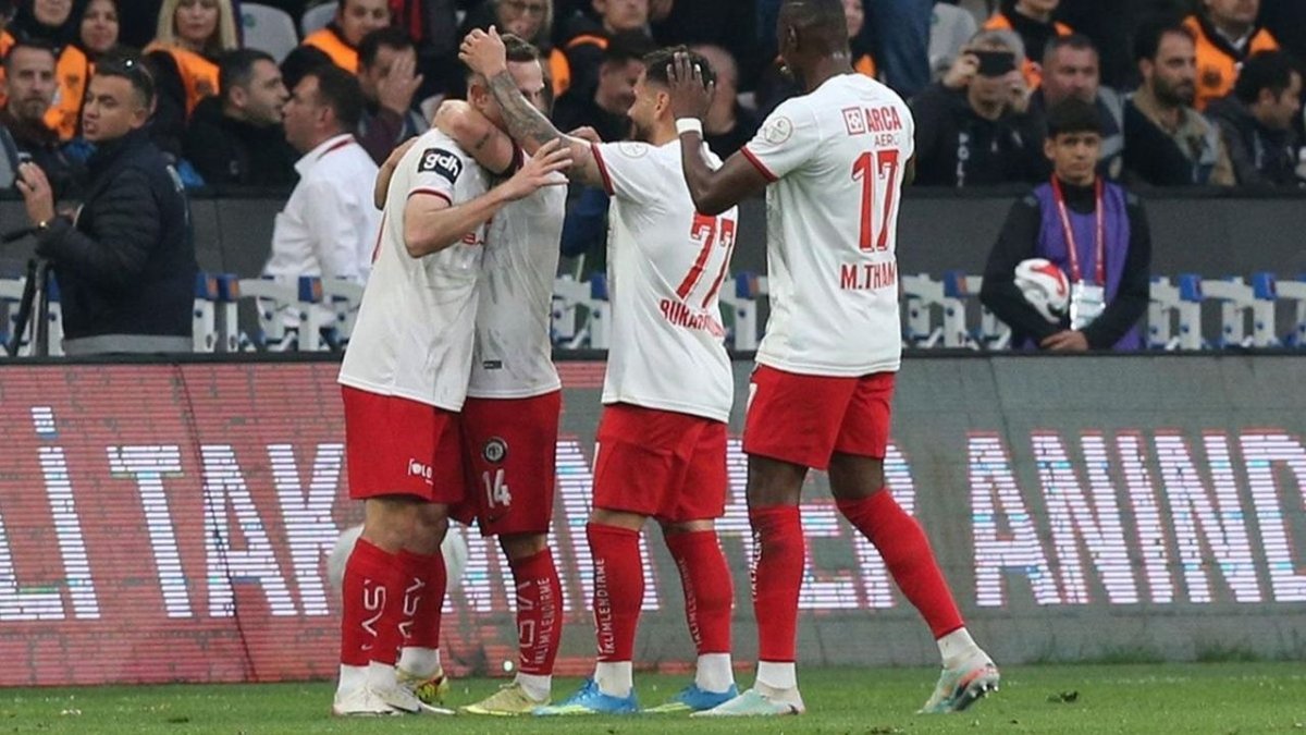 Çorum FK’dan Tarihi Zafer! Süper Lig Biletini İlk Kez Kaptılar