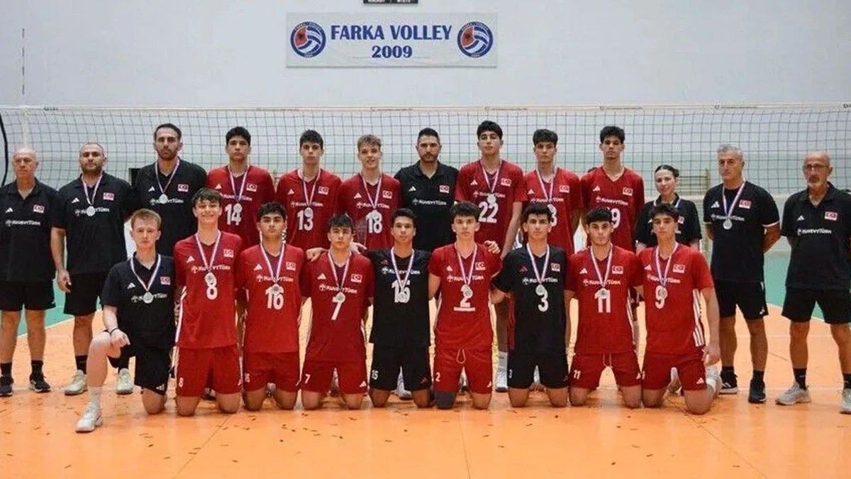 17 Yaş Altı Erkek Milli Voleybol Takımı Balkan Şampiyonası’nda Gümüş Madalya Kazandı