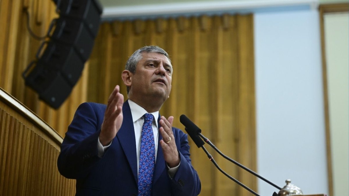 CHP’de Kritik Zirve Özgür Özel Başkanlığında Milletvekilleri Yeni Yol Haritasını Görüşecek