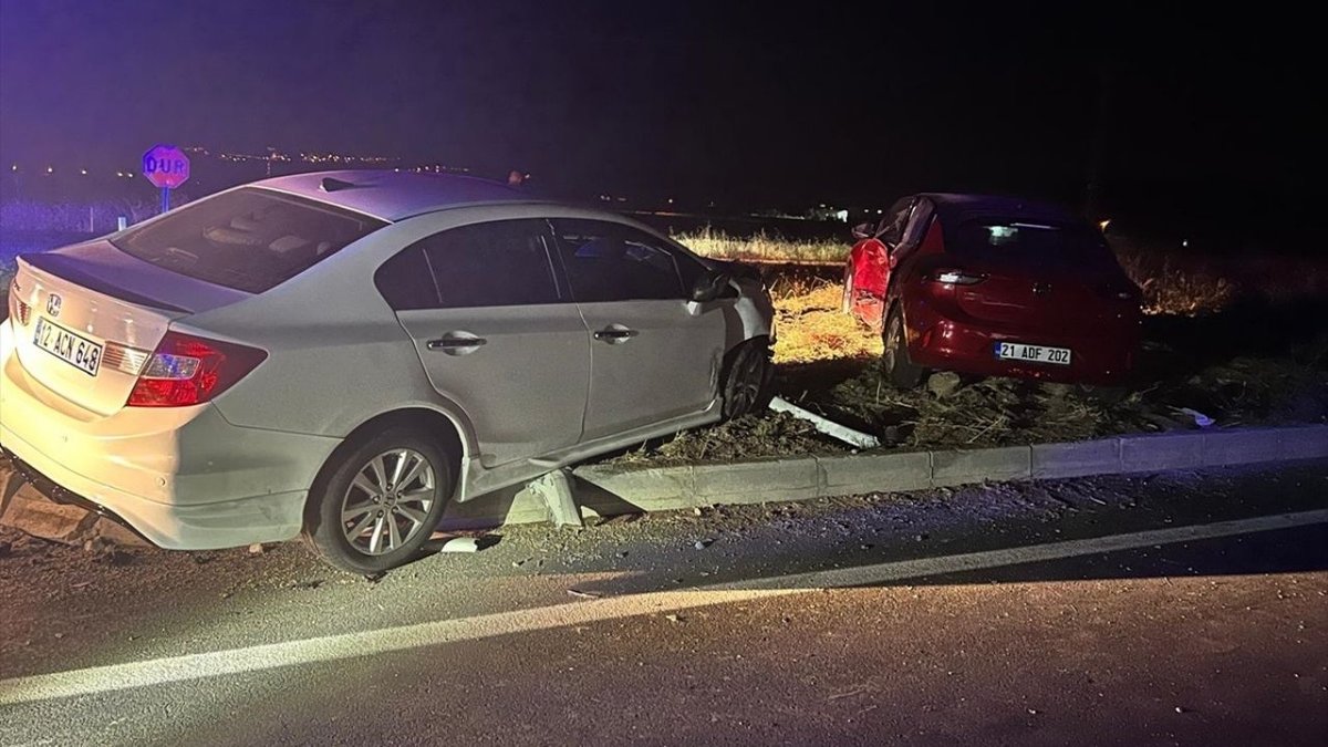 Elazığ’da İki Otomobil Çarpıştı: Kazada 6 Kişi Yaralandı