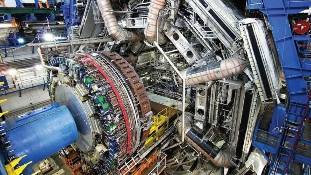 CERN’deki Gizemli Sinyaller Karanlık Madde Araştırmalarına Yeni Bir Kapı Açabilir