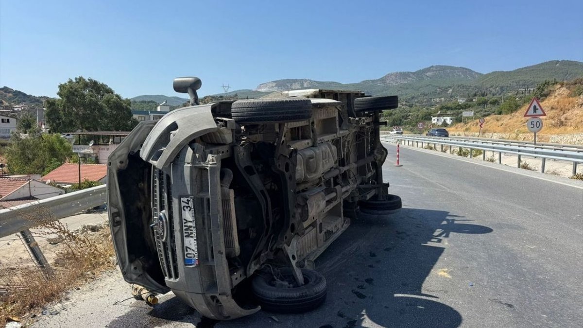 Söke'de Kamyonet Devrildi, Sürücü Yaralandı