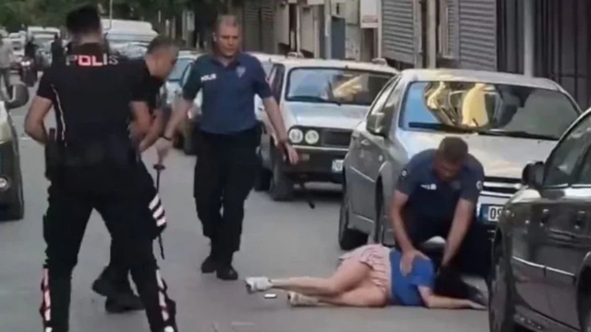 Aydın’da Samuray Kılıçlı Genç Kız Sokakta Paniğe Yol Açtı