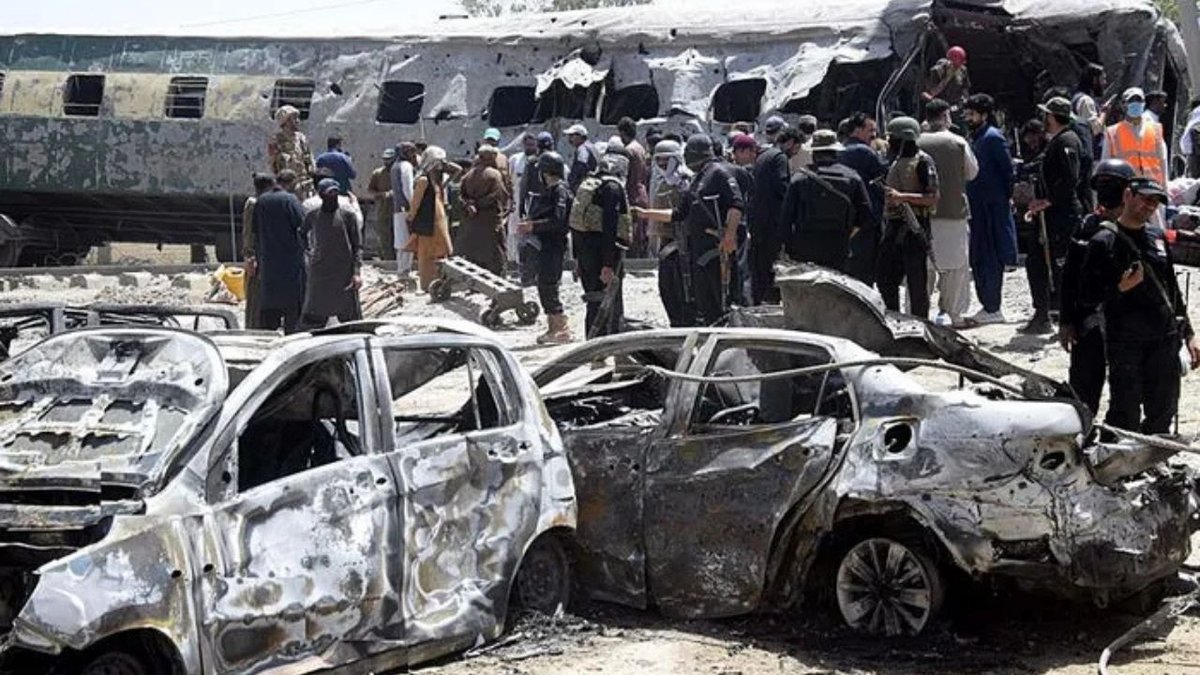 Pakistan’da Tren Faciası: Belucistan’daki Bombalı Saldırıda Can Kaybı 47’ye Yükseld