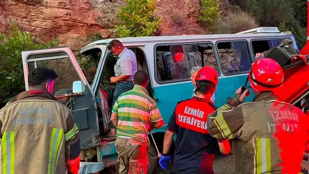 İzmir’de Tarım İşçilerini Taşıyan Minibüs Kayalıklara Çarptı: 1 Ölü, 8 Yaralı